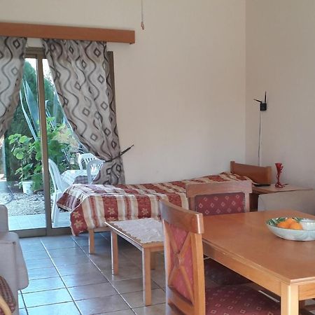 Natasha'S Apartments Пафос Екстер'єр фото