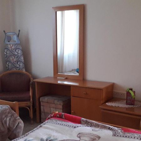 Natasha'S Apartments Пафос Екстер'єр фото