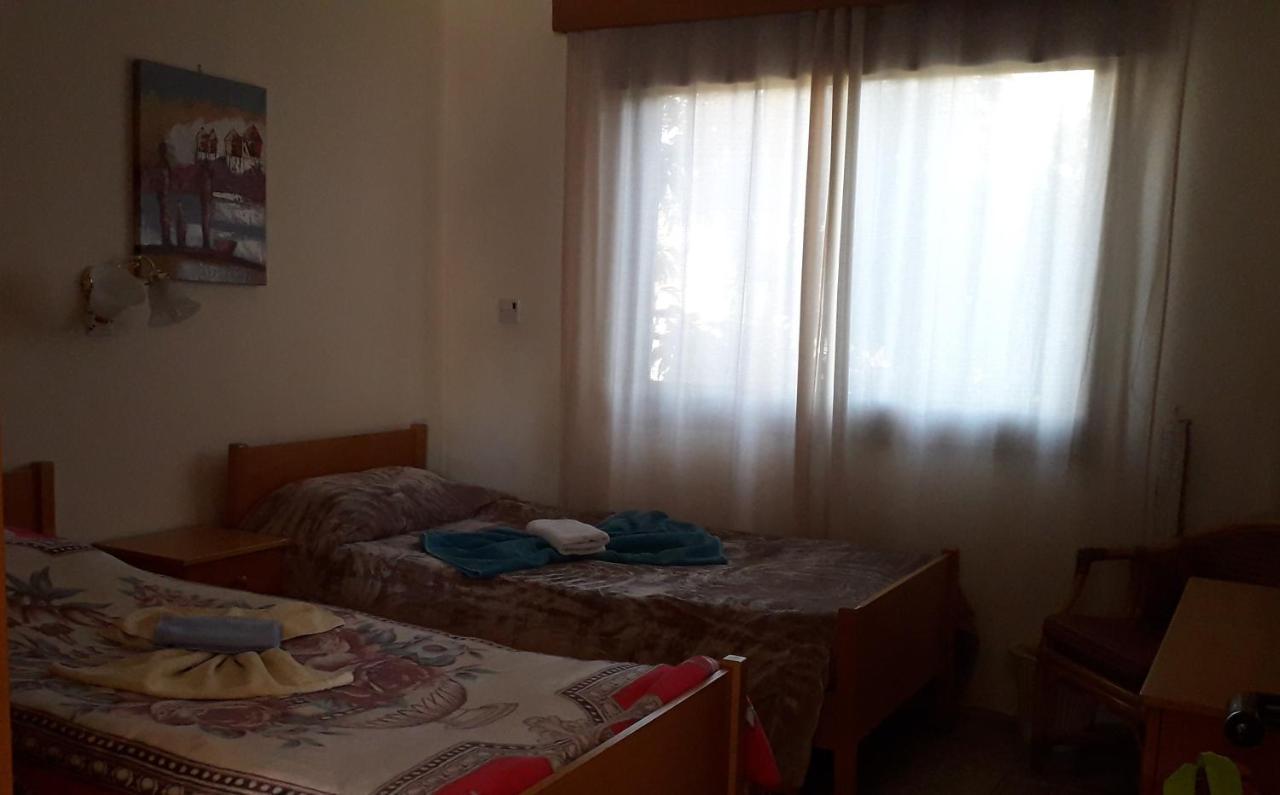 Natasha'S Apartments Пафос Екстер'єр фото