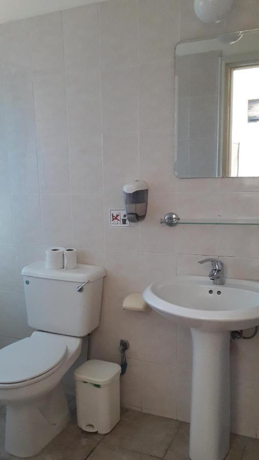 Natasha'S Apartments Пафос Екстер'єр фото